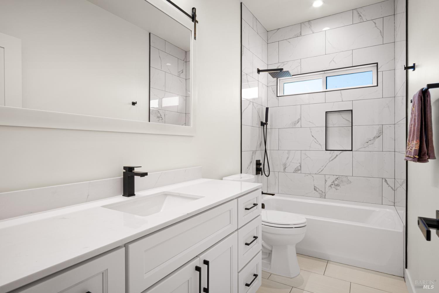 Detail Gallery Image 40 of 64 For 1966 Viewpointe Cir, Santa Rosa,  CA 95403 - 6 Beds | 5/1 Baths