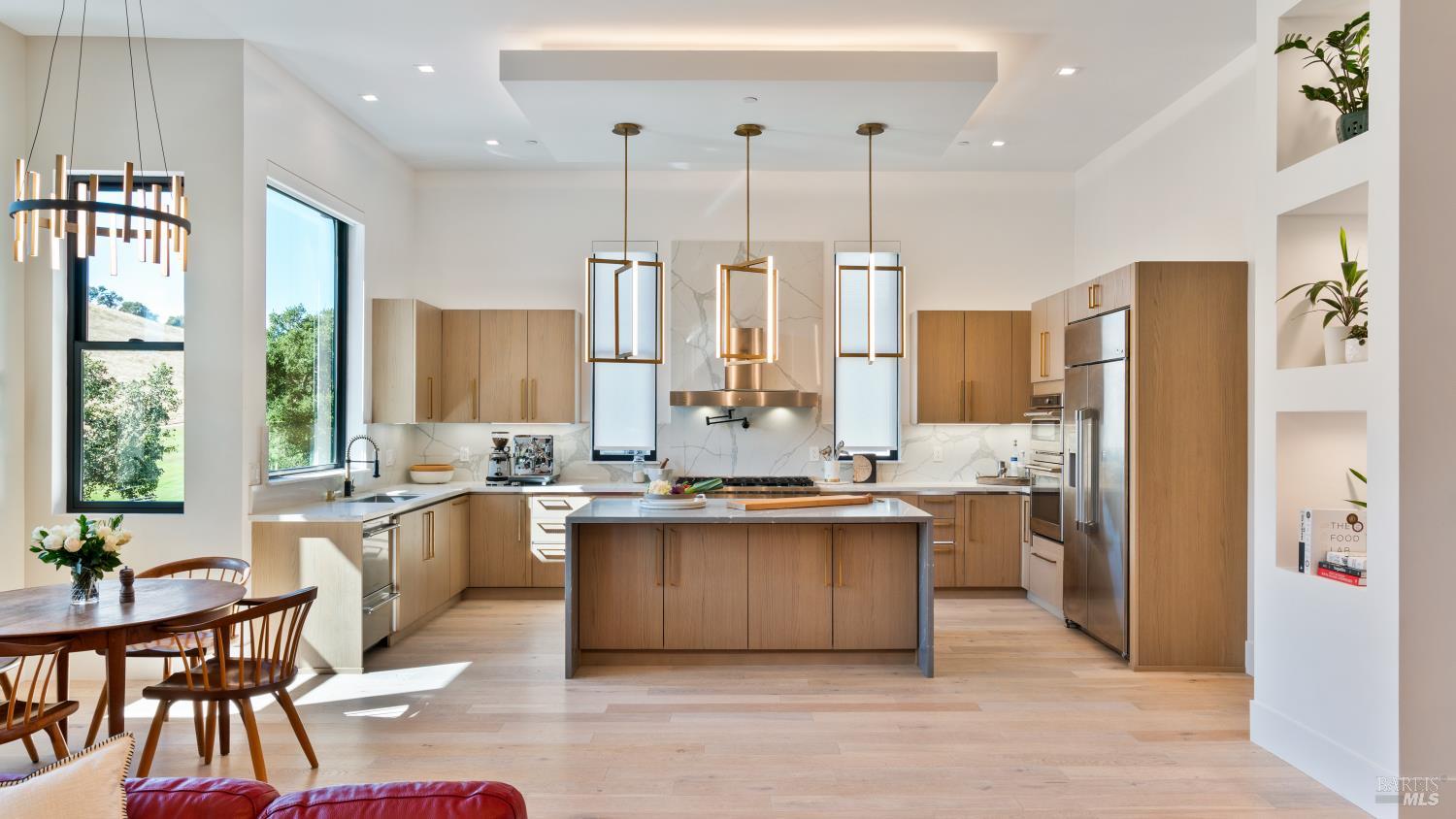 Detail Gallery Image 4 of 51 For 3735 Lakebriar Pl, Santa Rosa,  CA 95403 - 4 Beds | 4 Baths