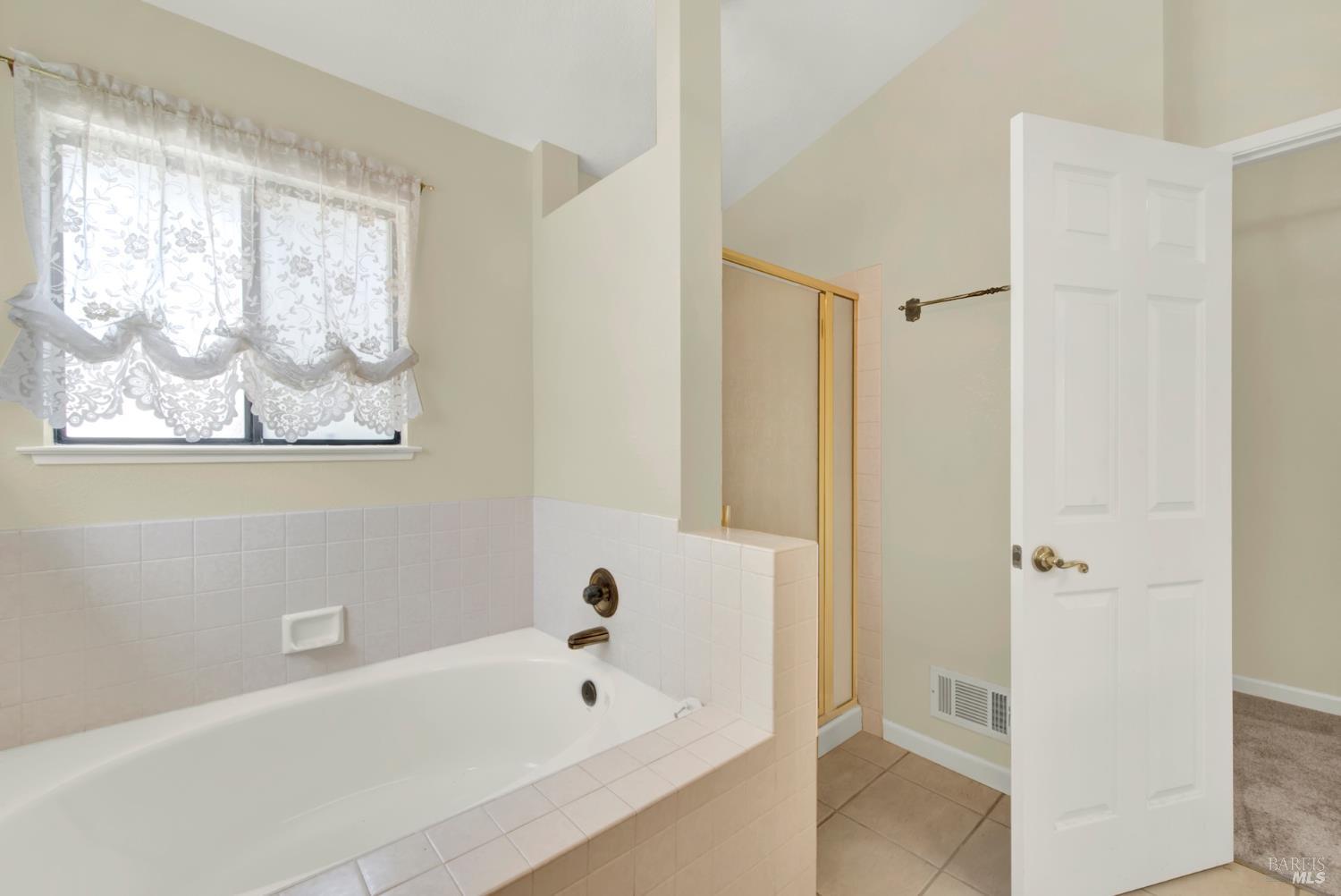 Detail Gallery Image 35 of 55 For 418 Gatehouse Dr, Vacaville,  CA 95687 - 4 Beds | 2/1 Baths