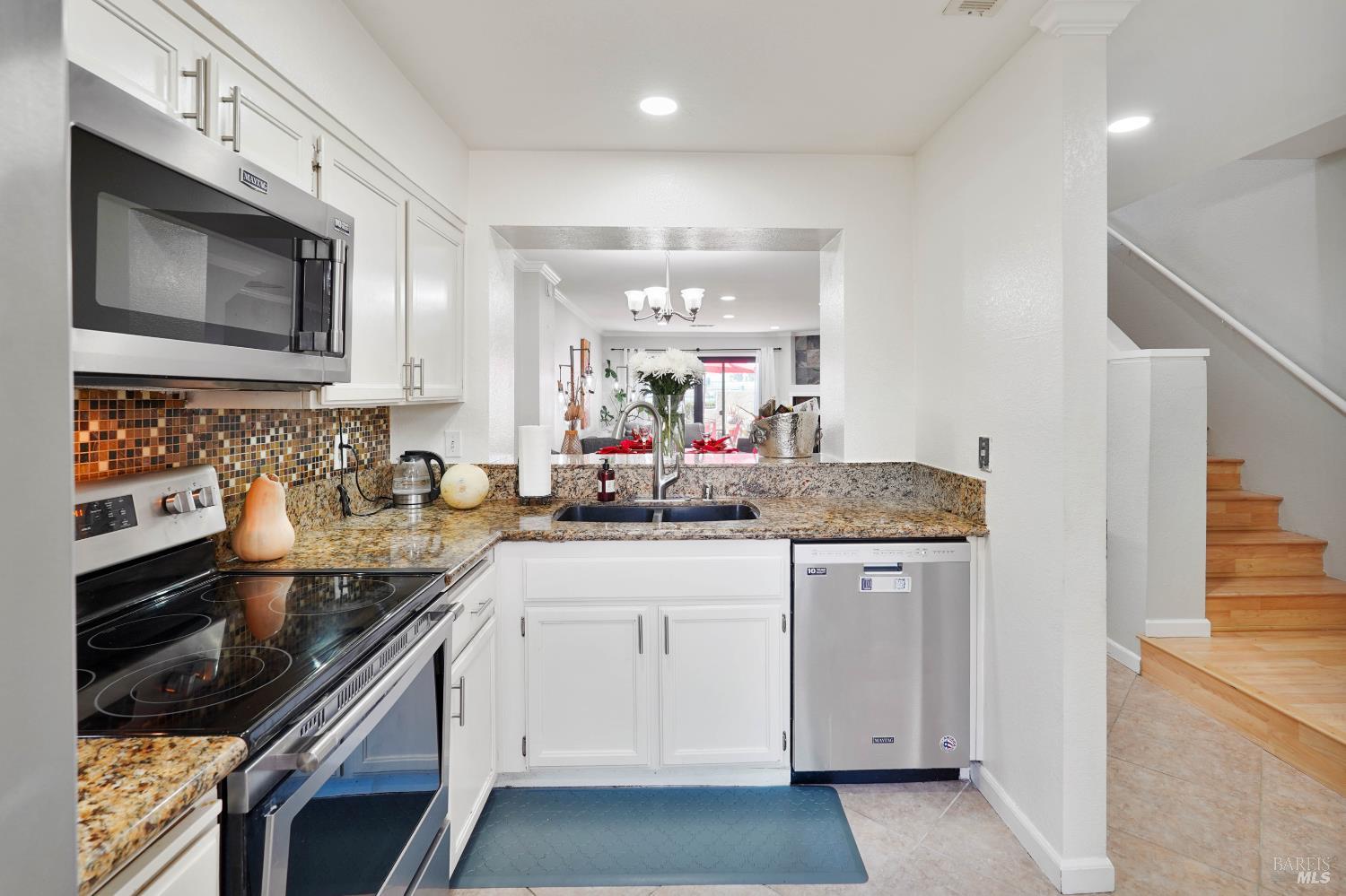 Detail Gallery Image 6 of 35 For 167 Nantucket Ln, Vallejo,  CA 94590 - 2 Beds | 2/1 Baths