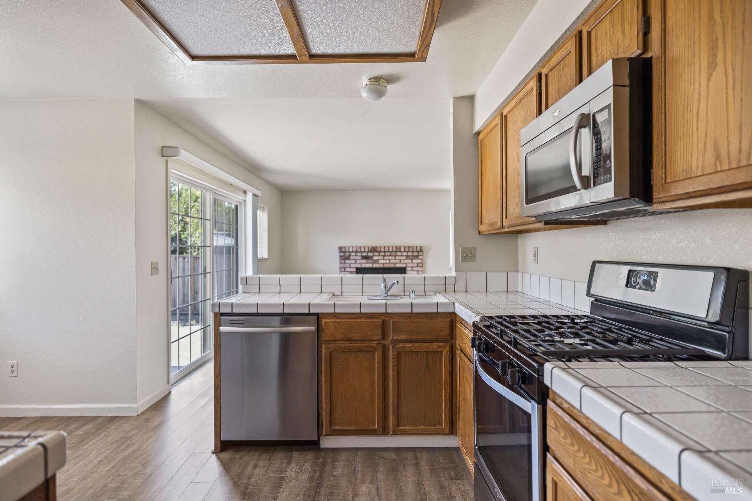 Detail Gallery Image 14 of 36 For 2189 Saint Augustine Cir, Petaluma,  CA 94954 - 3 Beds | 2/1 Baths