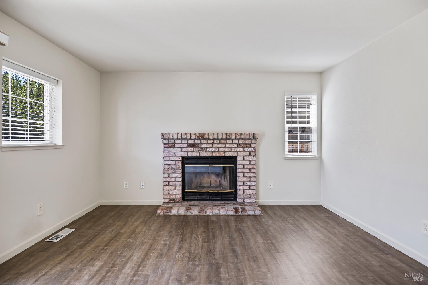 Detail Gallery Image 9 of 36 For 2189 Saint Augustine Cir, Petaluma,  CA 94954 - 3 Beds | 2/1 Baths