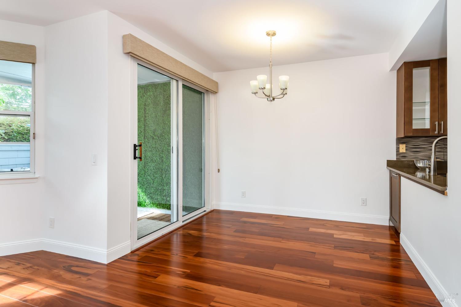 Detail Gallery Image 29 of 34 For 8 Mariners Cir, San Rafael,  CA 94903 - 2 Beds | 2 Baths