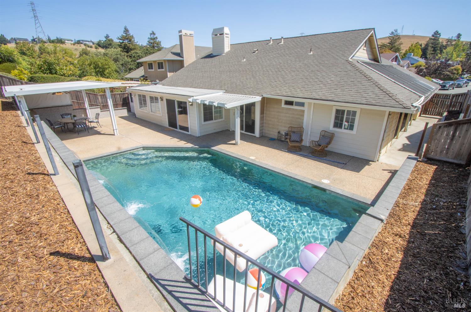 Detail Gallery Image 3 of 32 For 200 Birkdale Ct, Vallejo,  CA 94591 - 4 Beds | 2 Baths