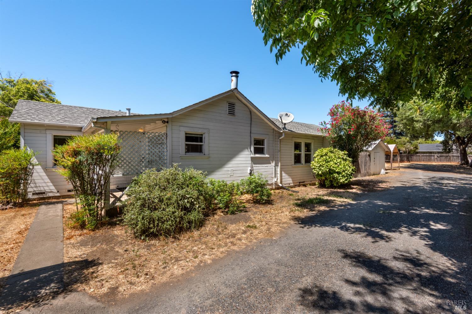 Detail Gallery Image 1 of 34 For 2311 Guerneville Rd, Santa Rosa,  CA 95403 - 3 Beds | 1 Baths