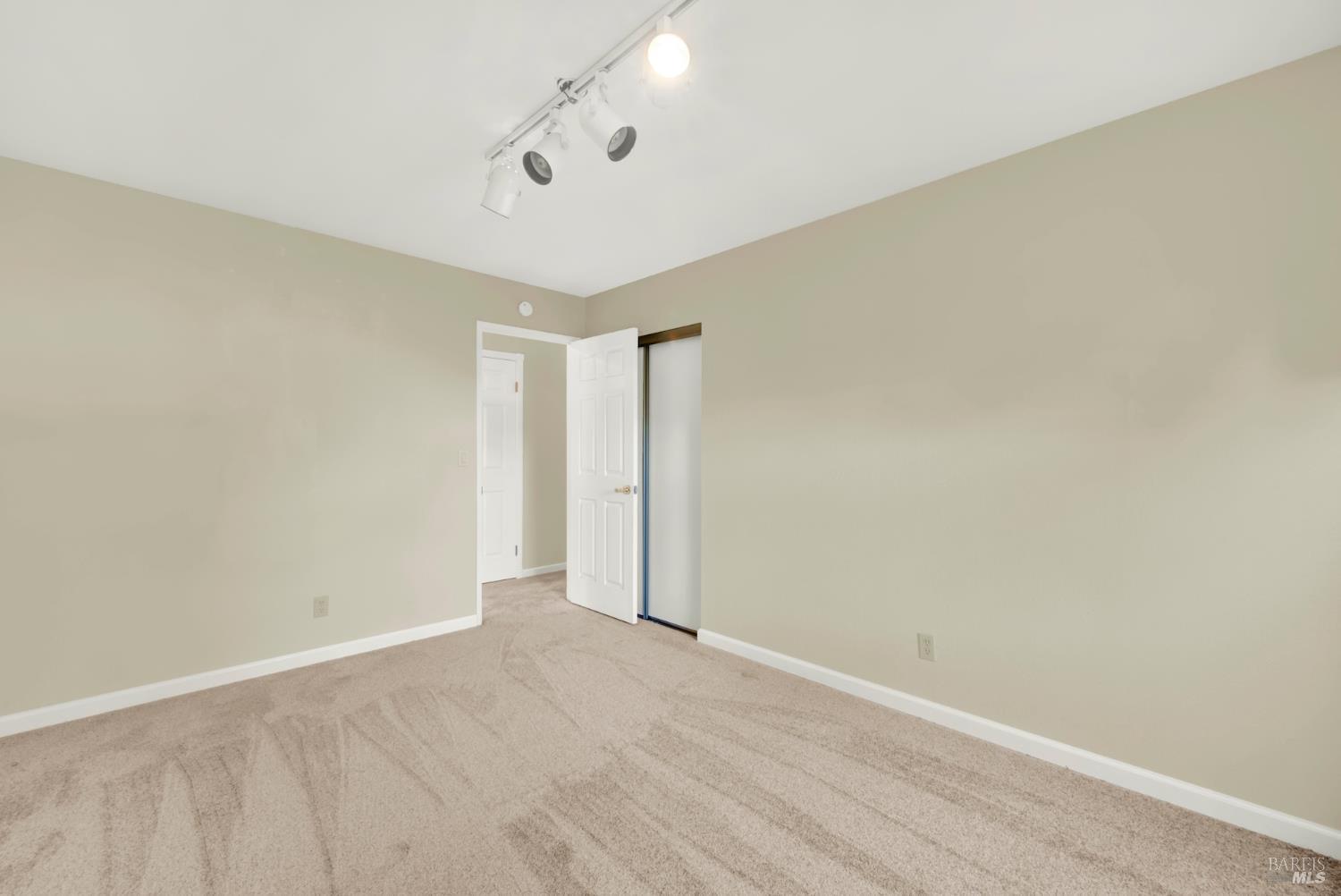Detail Gallery Image 21 of 55 For 418 Gatehouse Dr, Vacaville,  CA 95687 - 4 Beds | 2/1 Baths