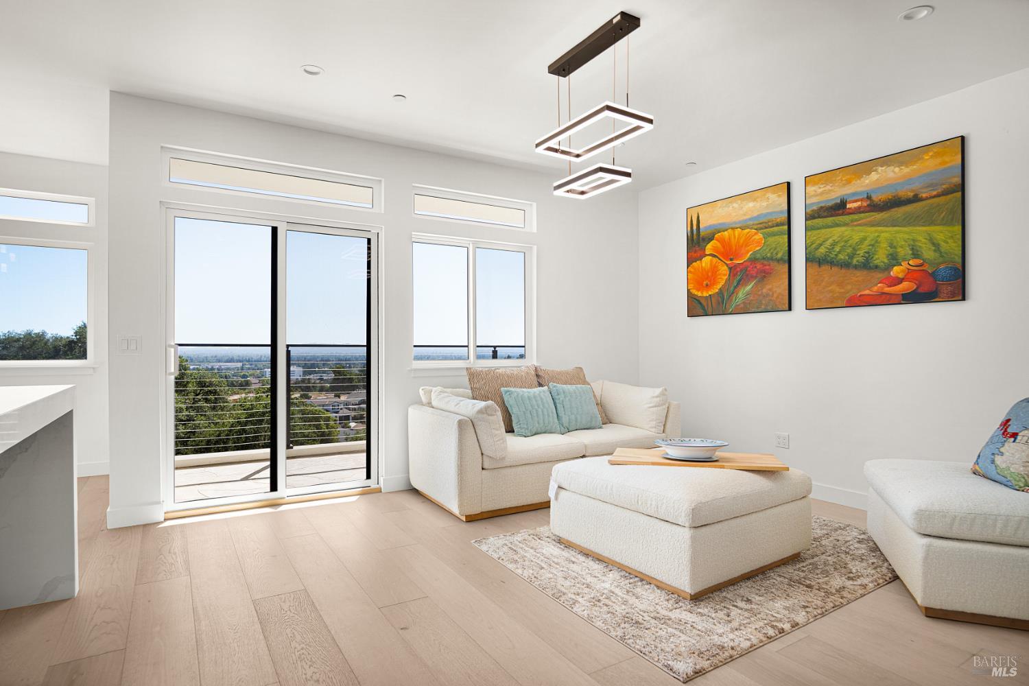 Detail Gallery Image 12 of 64 For 1966 Viewpointe Cir, Santa Rosa,  CA 95403 - 6 Beds | 5/1 Baths