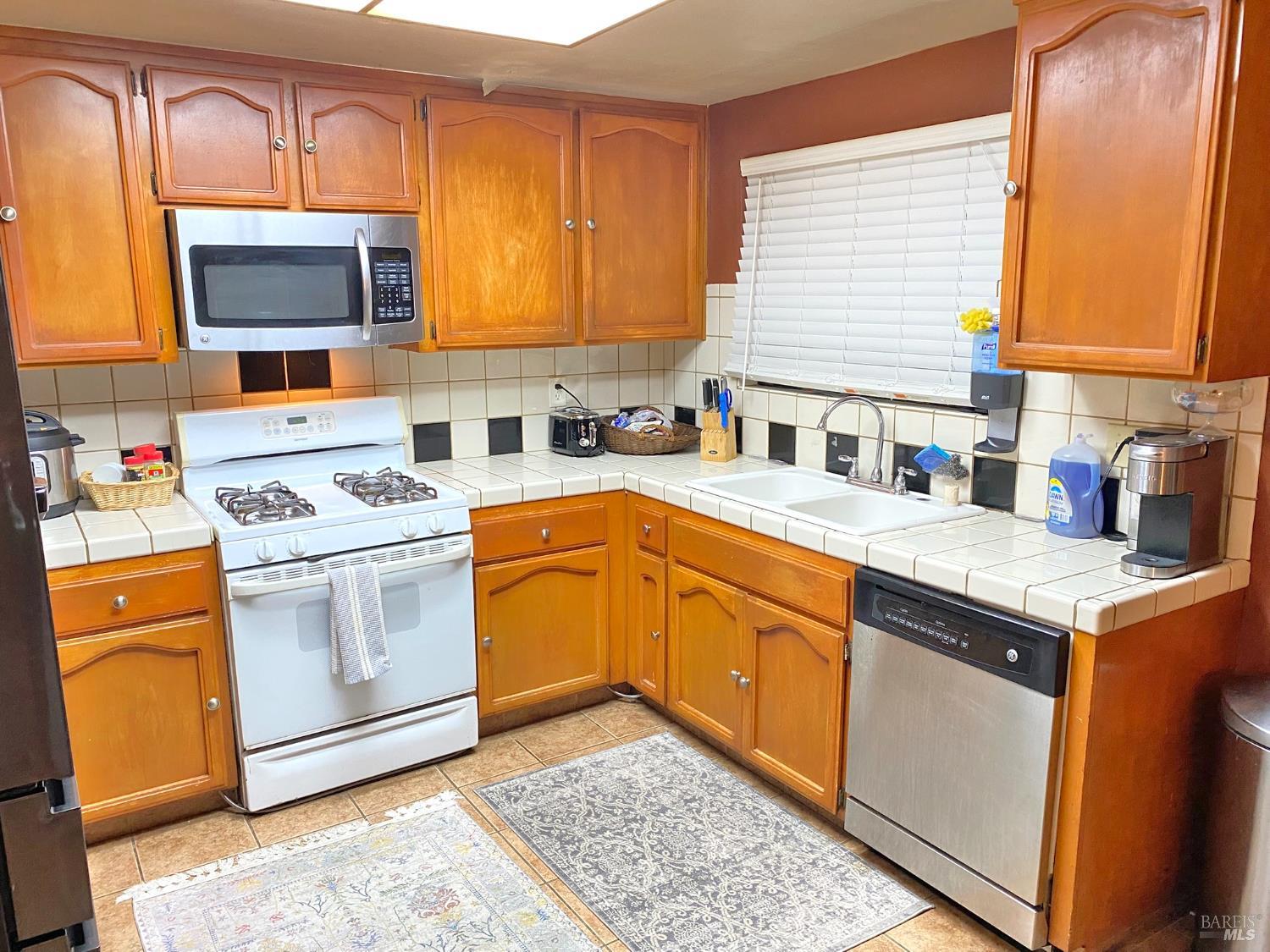 Detail Gallery Image 7 of 38 For 919 Brandon Way, Fairfield,  CA 94533 - 3 Beds | 2/1 Baths
