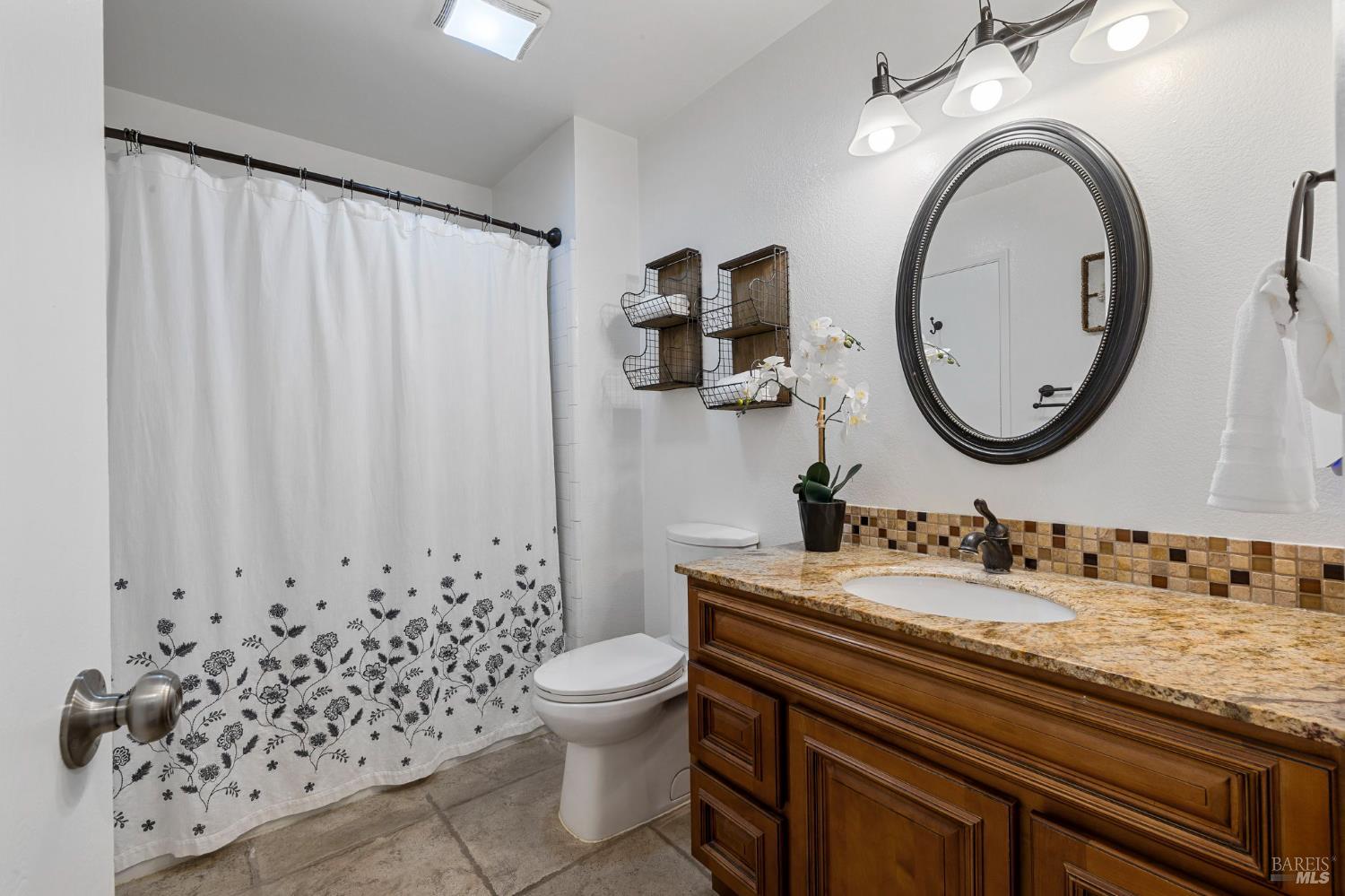 Detail Gallery Image 16 of 37 For 2484 College Park Cir, Santa Rosa,  CA 95401 - 3 Beds | 2 Baths