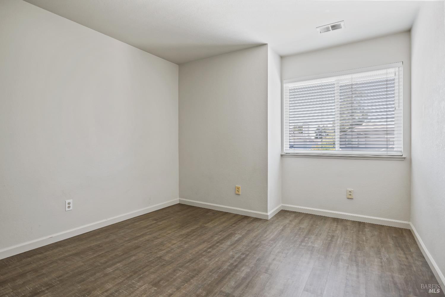 Detail Gallery Image 28 of 36 For 2189 Saint Augustine Cir, Petaluma,  CA 94954 - 3 Beds | 2/1 Baths