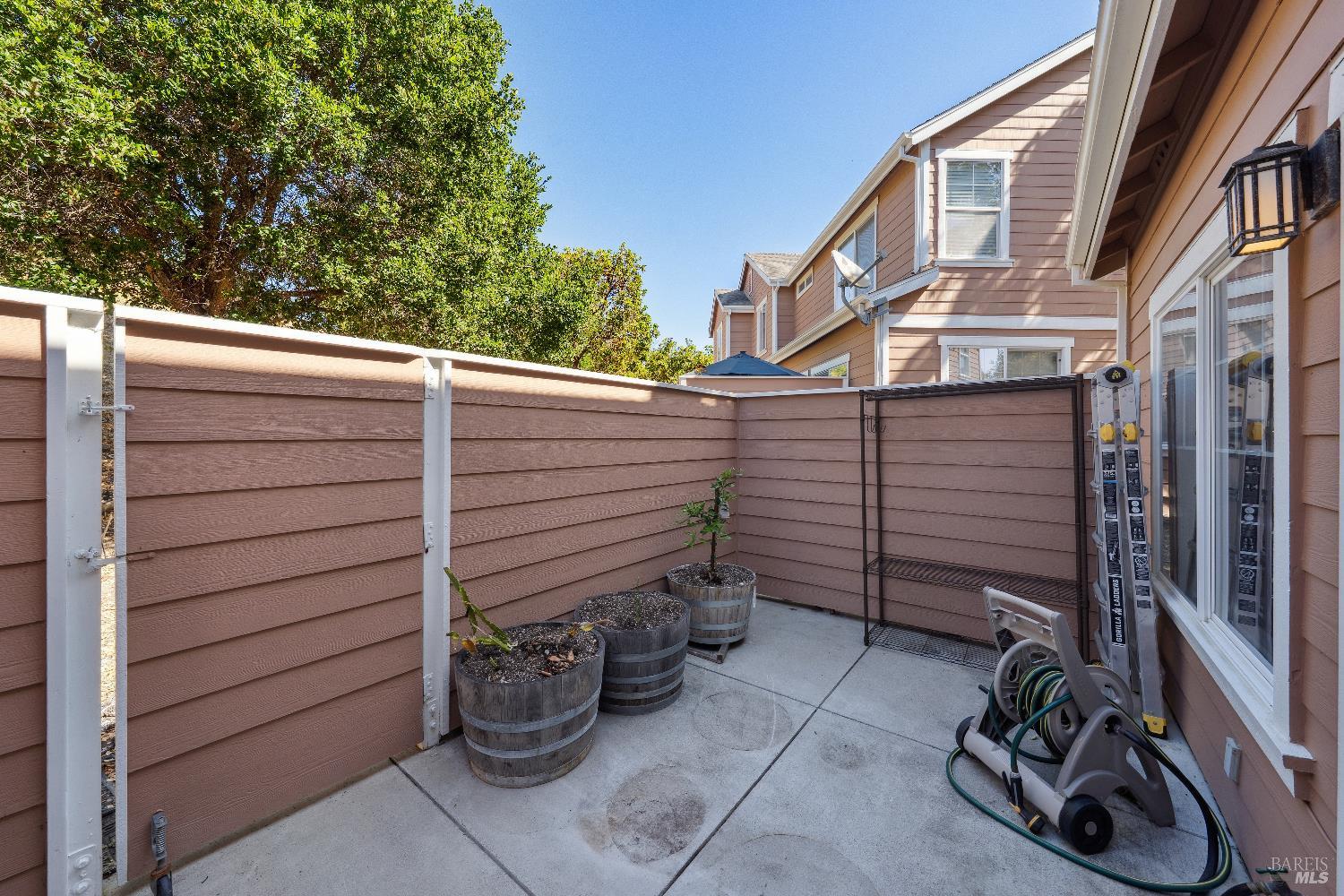 Detail Gallery Image 12 of 12 For 402 Bolling Cir, Novato,  CA 94949 - 3 Beds | 2/1 Baths