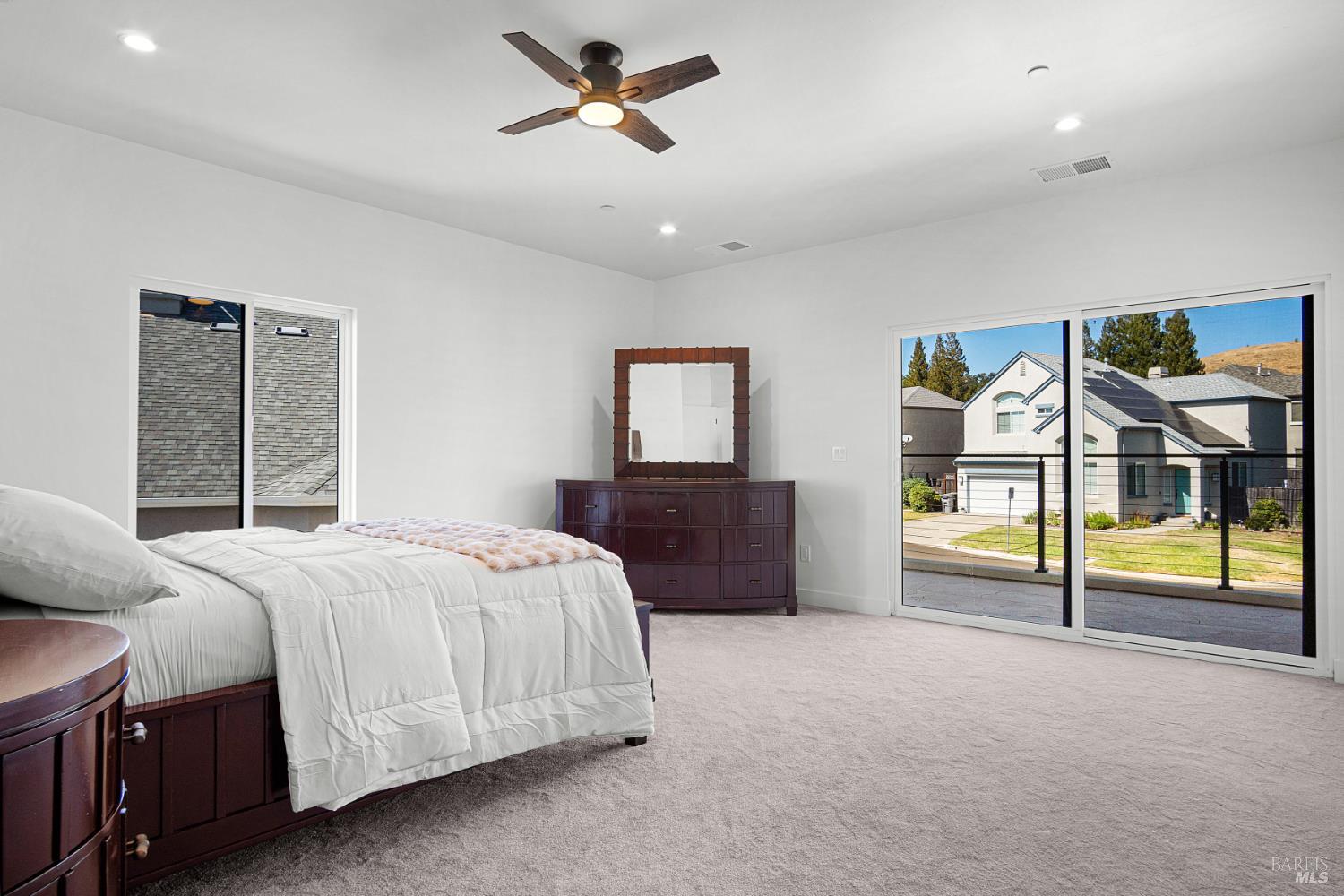 Detail Gallery Image 37 of 64 For 1966 Viewpointe Cir, Santa Rosa,  CA 95403 - 6 Beds | 5/1 Baths