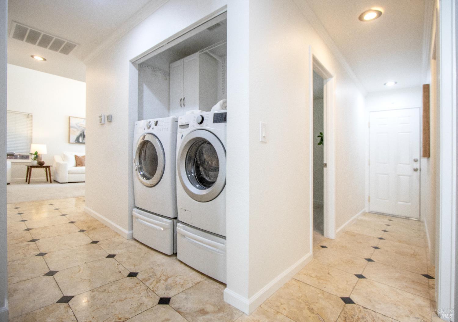 Detail Gallery Image 14 of 32 For 200 Birkdale Ct, Vallejo,  CA 94591 - 4 Beds | 2 Baths