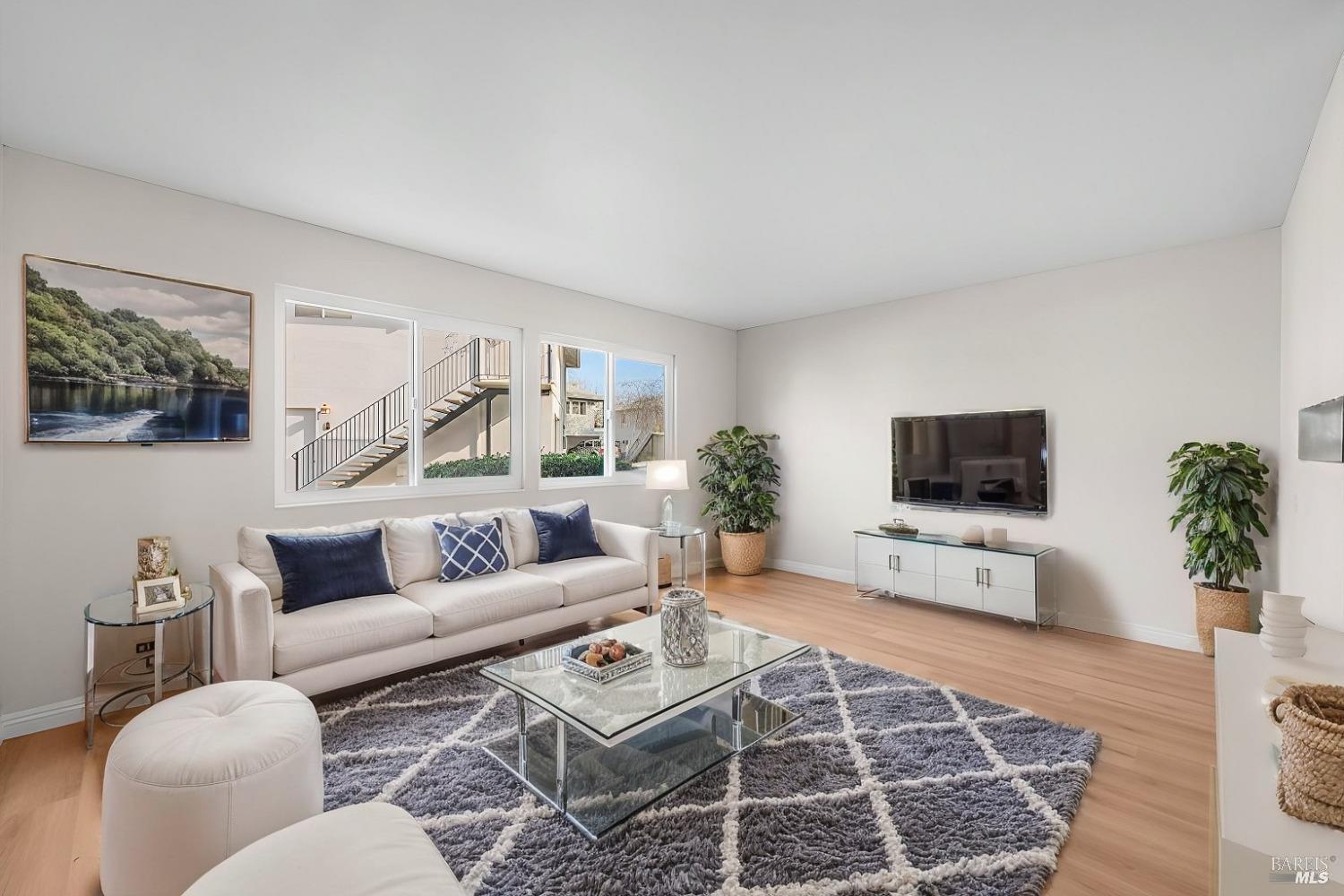 Detail Gallery Image 2 of 42 For 130 Del Rio Cir #2,  Vacaville,  CA 95687 - 2 Beds | 1/1 Baths