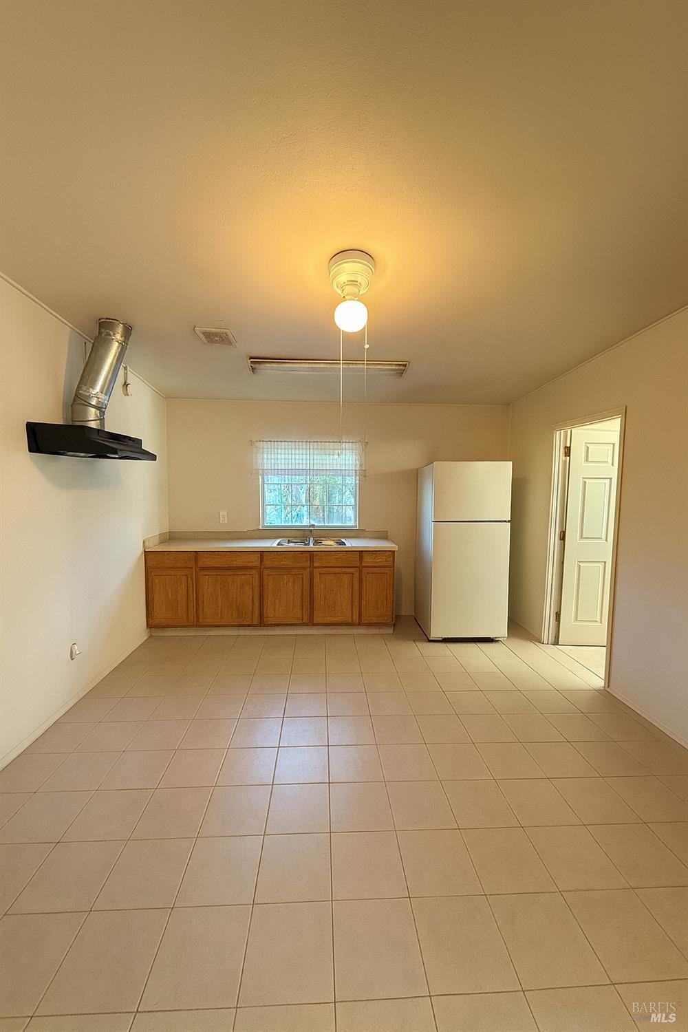 Detail Gallery Image 6 of 23 For 1724 Lockwood Dr, Ukiah,  CA 95482 - 6 Beds | 3 Baths
