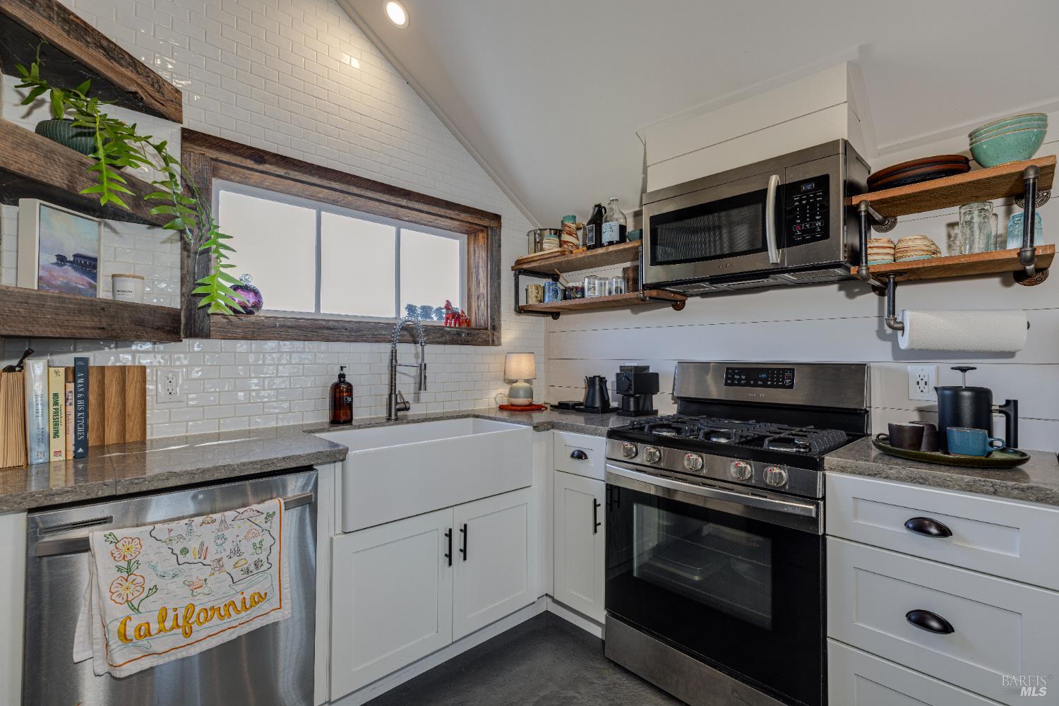 Detail Gallery Image 30 of 79 For 3150 Pepper Rd, Petaluma,  CA 94952 - 3 Beds | 3 Baths