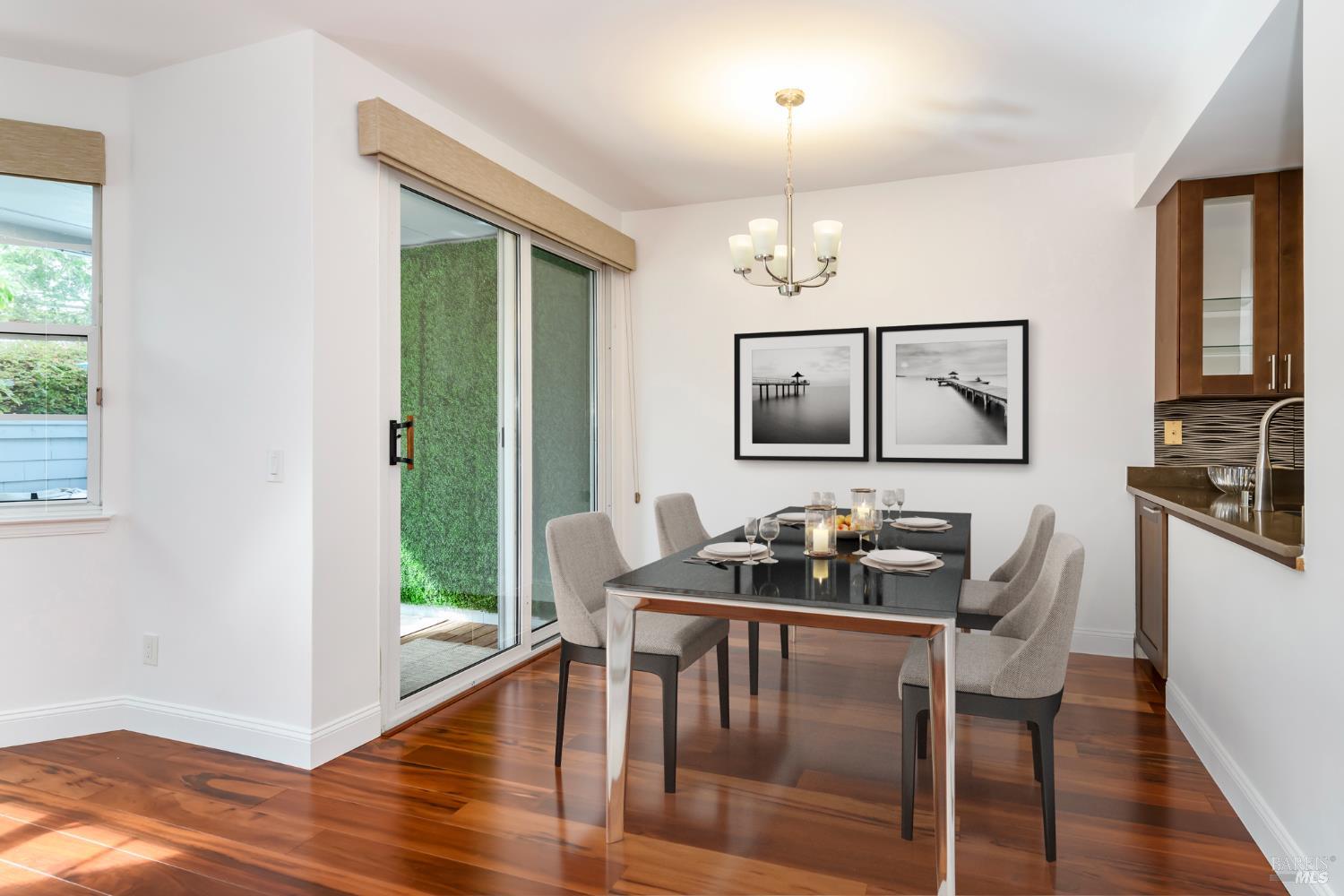 Detail Gallery Image 5 of 34 For 8 Mariners Cir, San Rafael,  CA 94903 - 2 Beds | 2 Baths