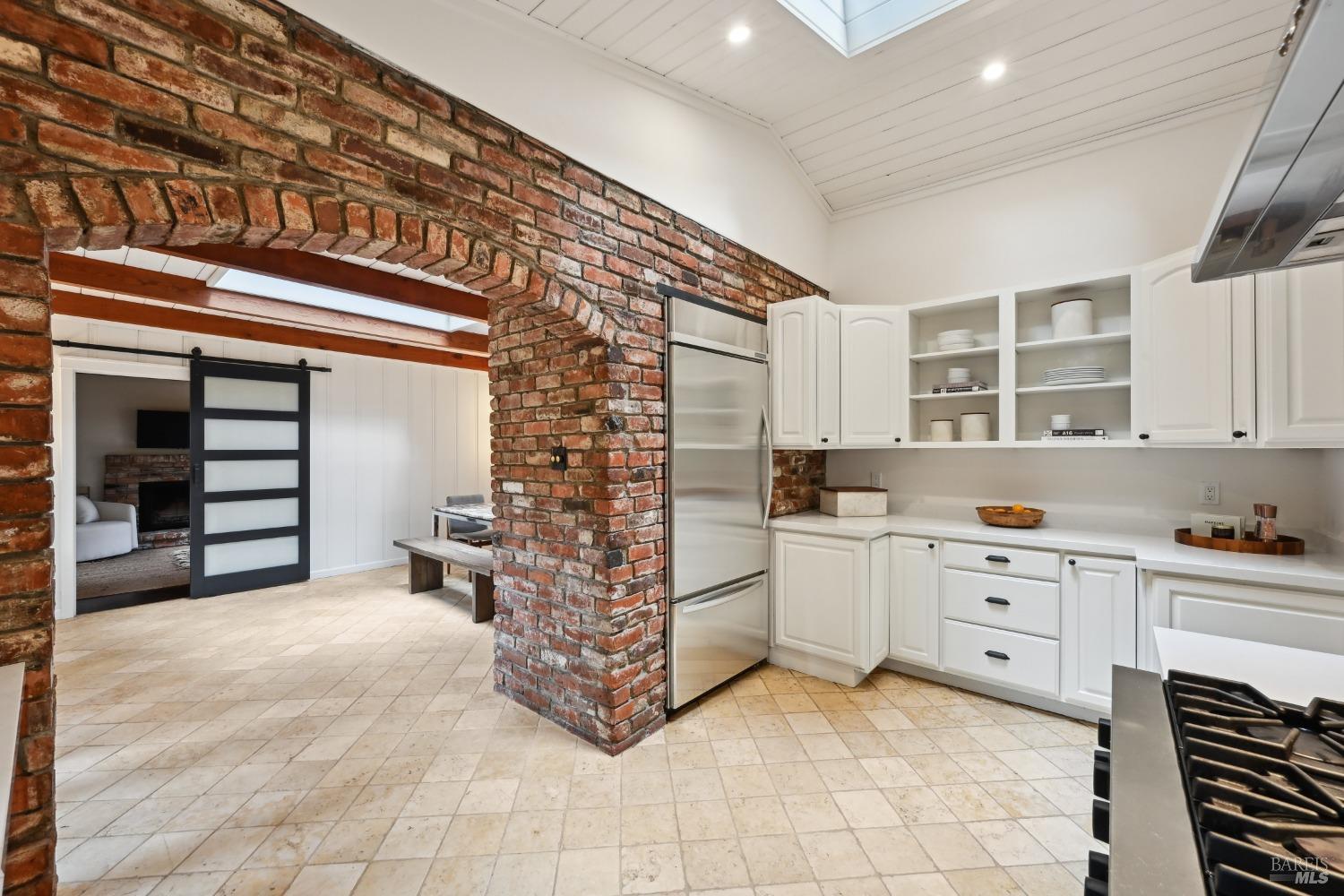 Detail Gallery Image 14 of 35 For 4 Wainwright Pl, Mill Valley,  CA 94941 - 4 Beds | 2/1 Baths