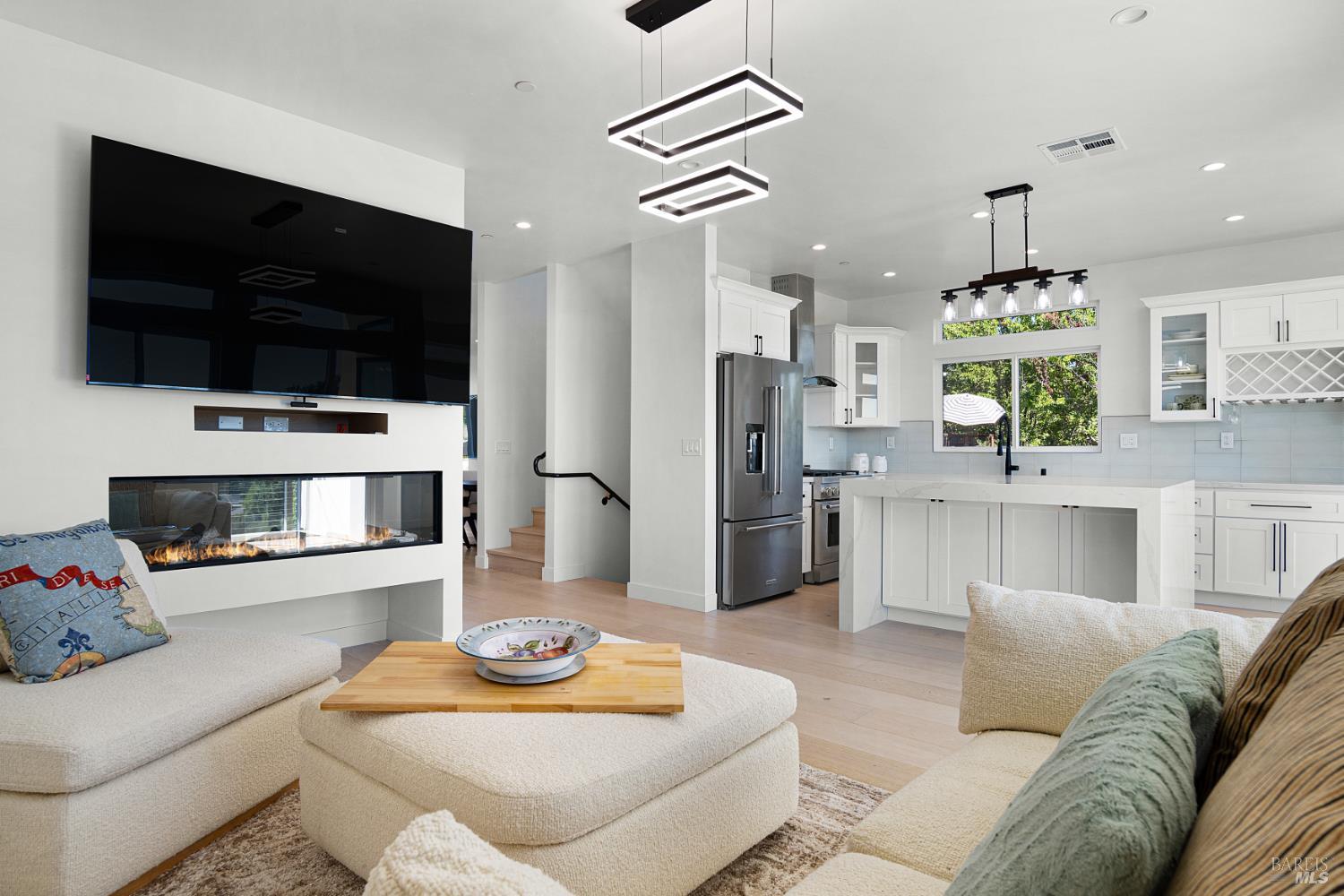Detail Gallery Image 11 of 64 For 1966 Viewpointe Cir, Santa Rosa,  CA 95403 - 6 Beds | 5/1 Baths