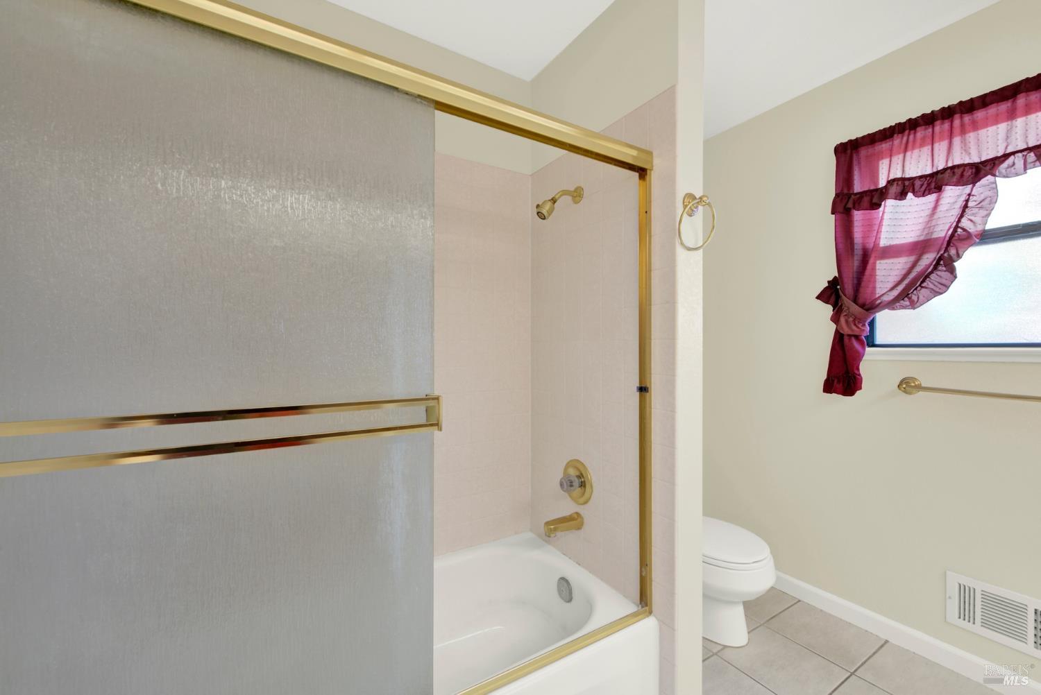 Detail Gallery Image 24 of 55 For 418 Gatehouse Dr, Vacaville,  CA 95687 - 4 Beds | 2/1 Baths