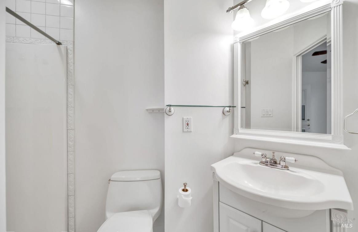 Detail Gallery Image 14 of 20 For 8125 Earl St, Oakland,  CA 94605 - 2 Beds | 2 Baths