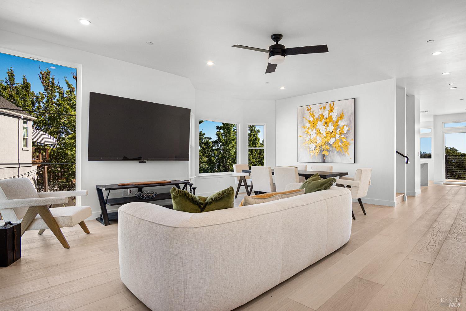 Detail Gallery Image 6 of 64 For 1966 Viewpointe Cir, Santa Rosa,  CA 95403 - 6 Beds | 5/1 Baths