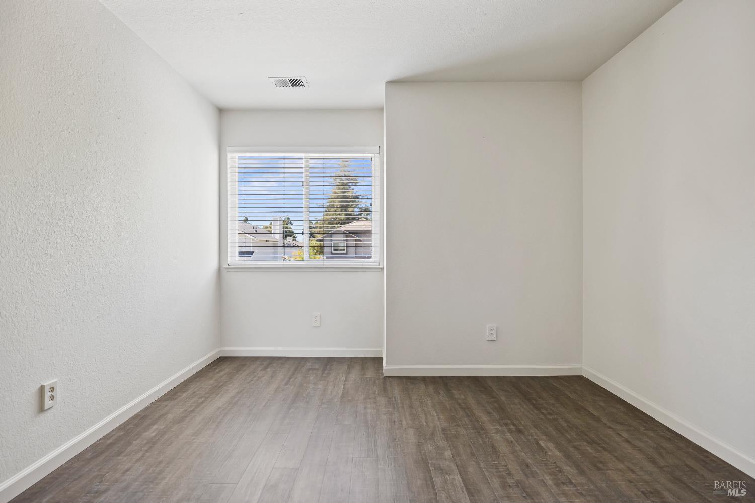 Detail Gallery Image 29 of 36 For 2189 Saint Augustine Cir, Petaluma,  CA 94954 - 3 Beds | 2/1 Baths