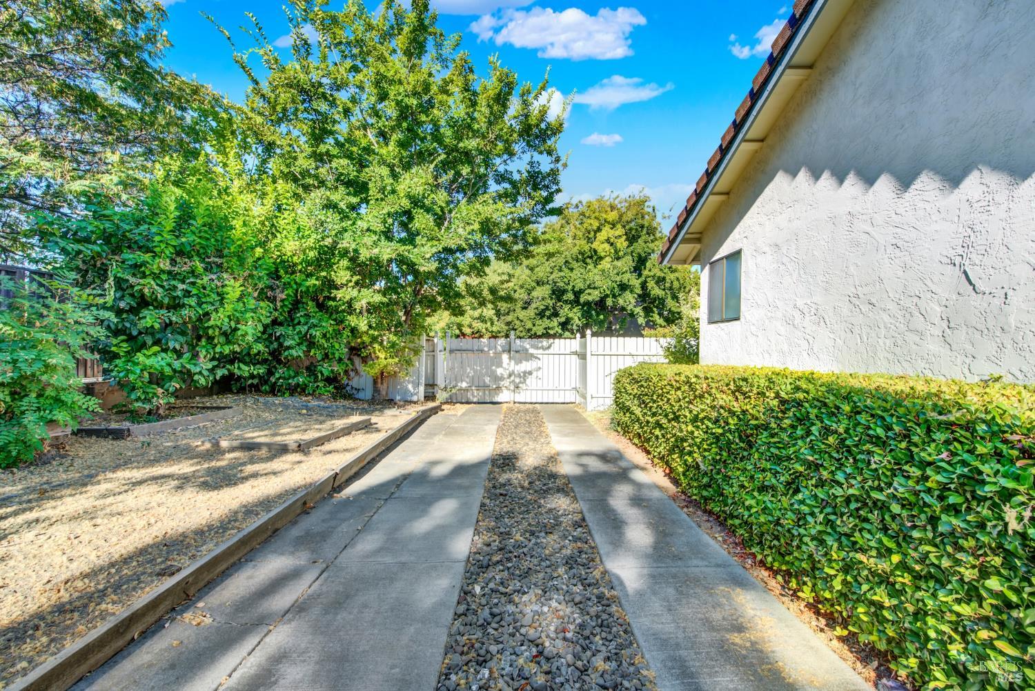 Detail Gallery Image 51 of 55 For 418 Gatehouse Dr, Vacaville,  CA 95687 - 4 Beds | 2/1 Baths
