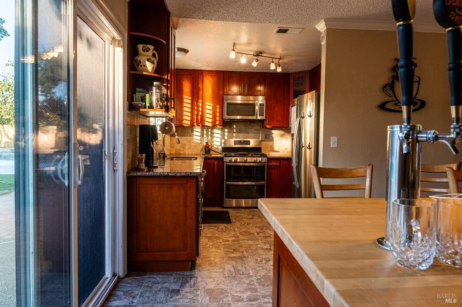 Detail Gallery Image 14 of 29 For 2417 San Joaquin Ct, Santa Rosa,  CA 95401 - 4 Beds | 2 Baths