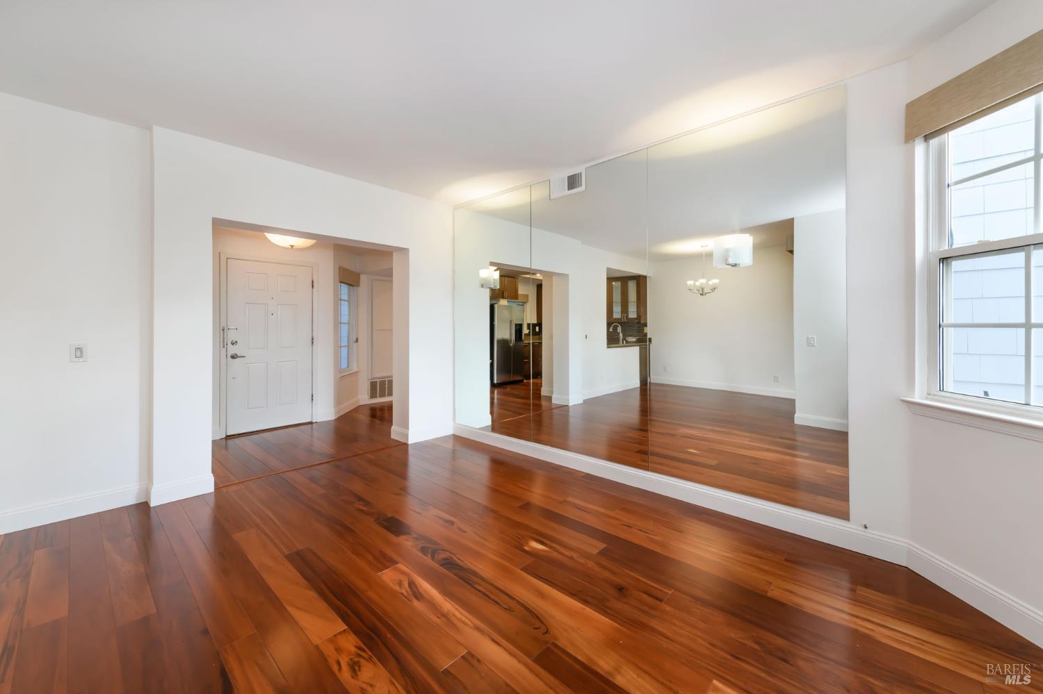 Detail Gallery Image 25 of 34 For 8 Mariners Cir, San Rafael,  CA 94903 - 2 Beds | 2 Baths