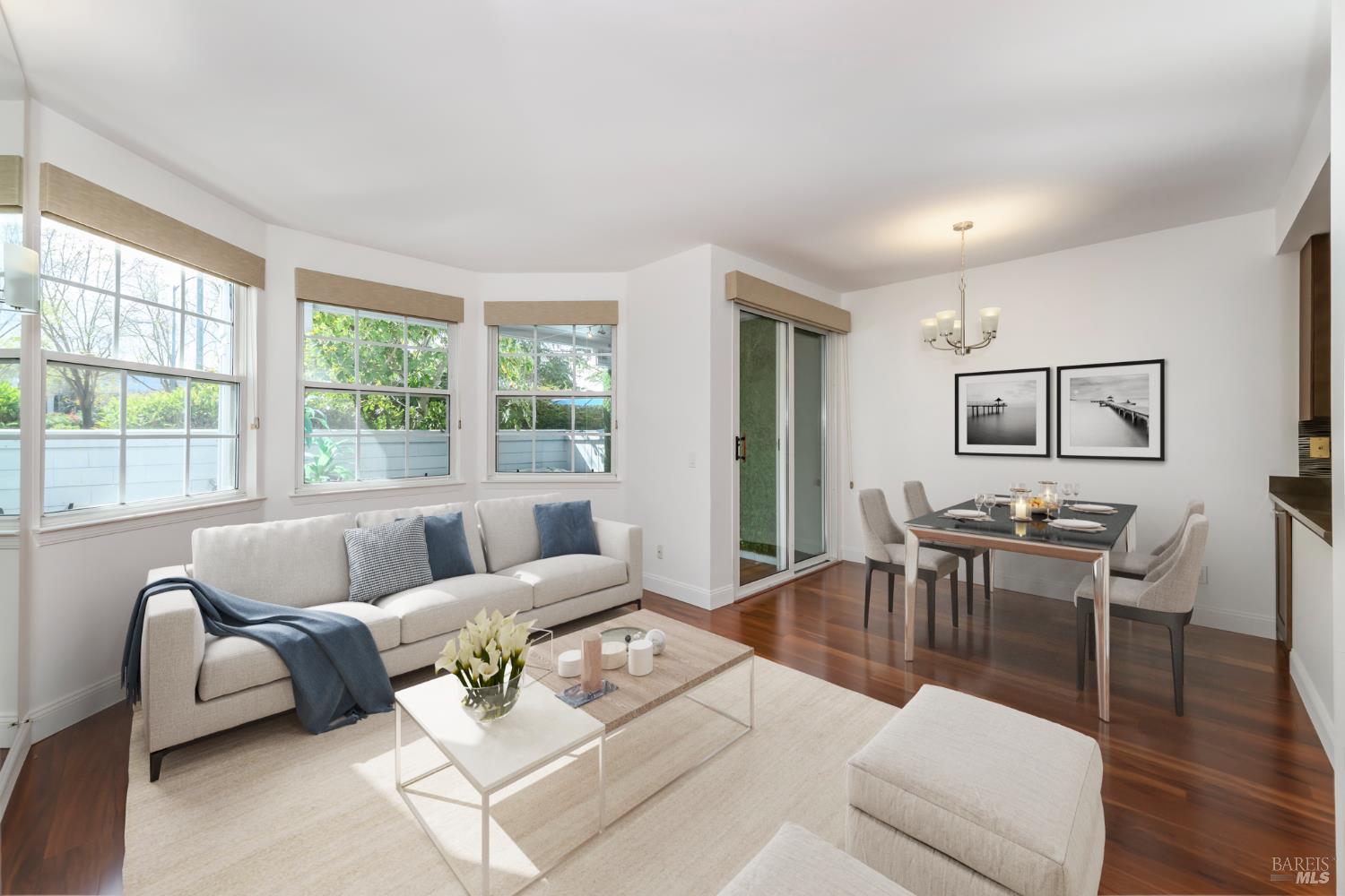 Detail Gallery Image 3 of 34 For 8 Mariners Cir, San Rafael,  CA 94903 - 2 Beds | 2 Baths