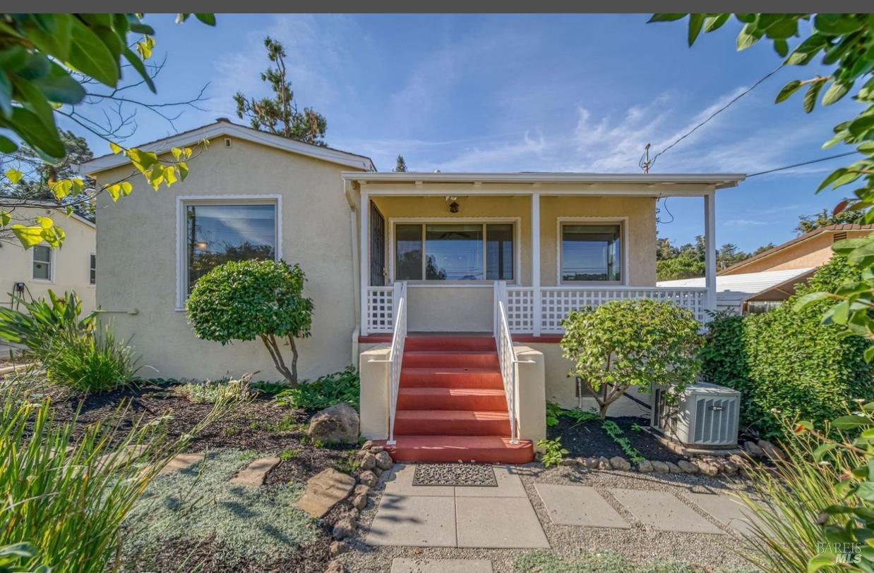 Detail Gallery Image 1 of 20 For 8125 Earl St, Oakland,  CA 94605 - 2 Beds | 2 Baths