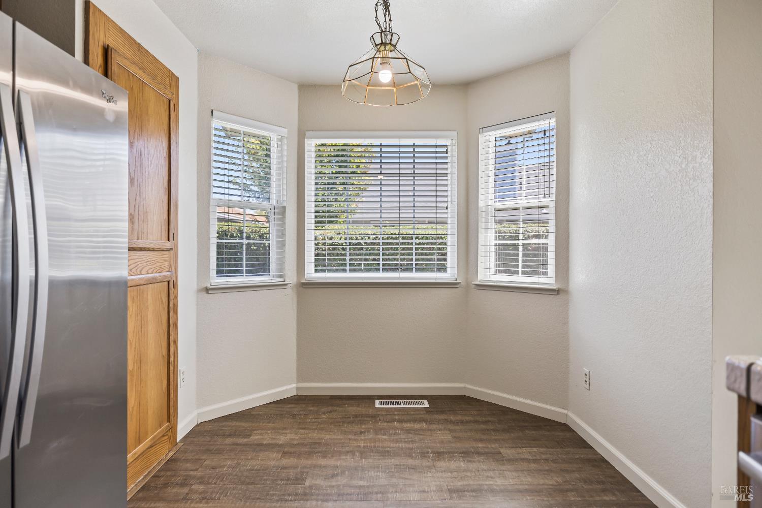 Detail Gallery Image 15 of 36 For 2189 Saint Augustine Cir, Petaluma,  CA 94954 - 3 Beds | 2/1 Baths