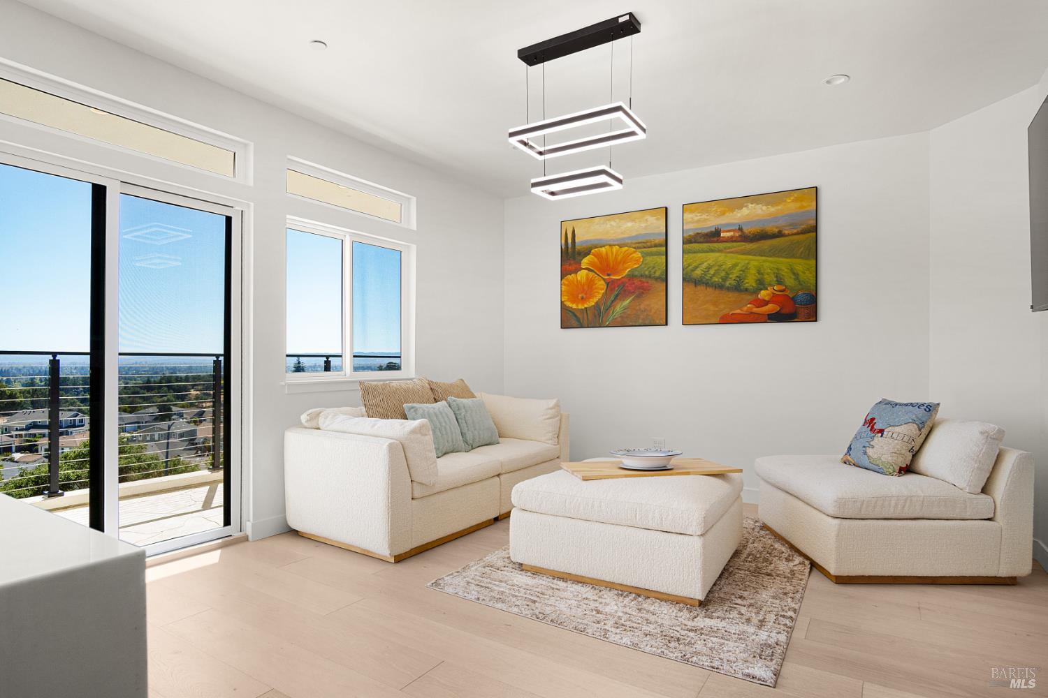 Detail Gallery Image 16 of 64 For 1966 Viewpointe Cir, Santa Rosa,  CA 95403 - 6 Beds | 5/1 Baths