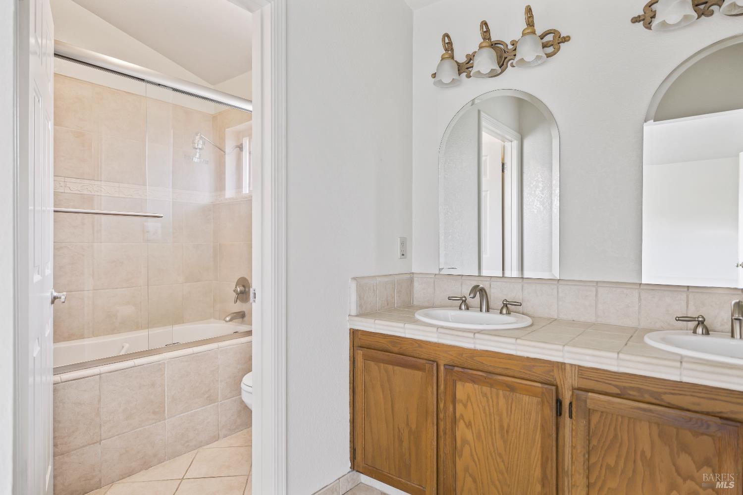 Detail Gallery Image 24 of 36 For 2189 Saint Augustine Cir, Petaluma,  CA 94954 - 3 Beds | 2/1 Baths