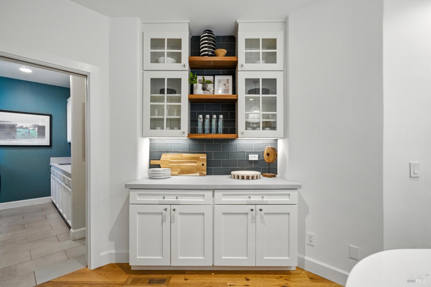 Detail Gallery Image 10 of 48 For 50 Sandy Creek Way, Larkspur,  CA 94939 - 4 Beds | 3/1 Baths