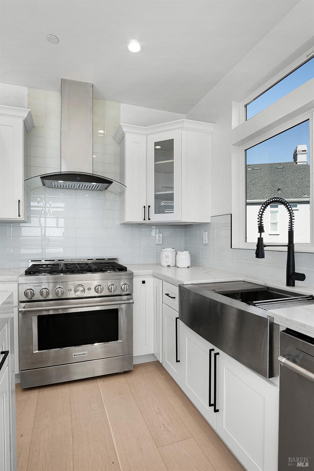 Detail Gallery Image 21 of 64 For 1966 Viewpointe Cir, Santa Rosa,  CA 95403 - 6 Beds | 5/1 Baths