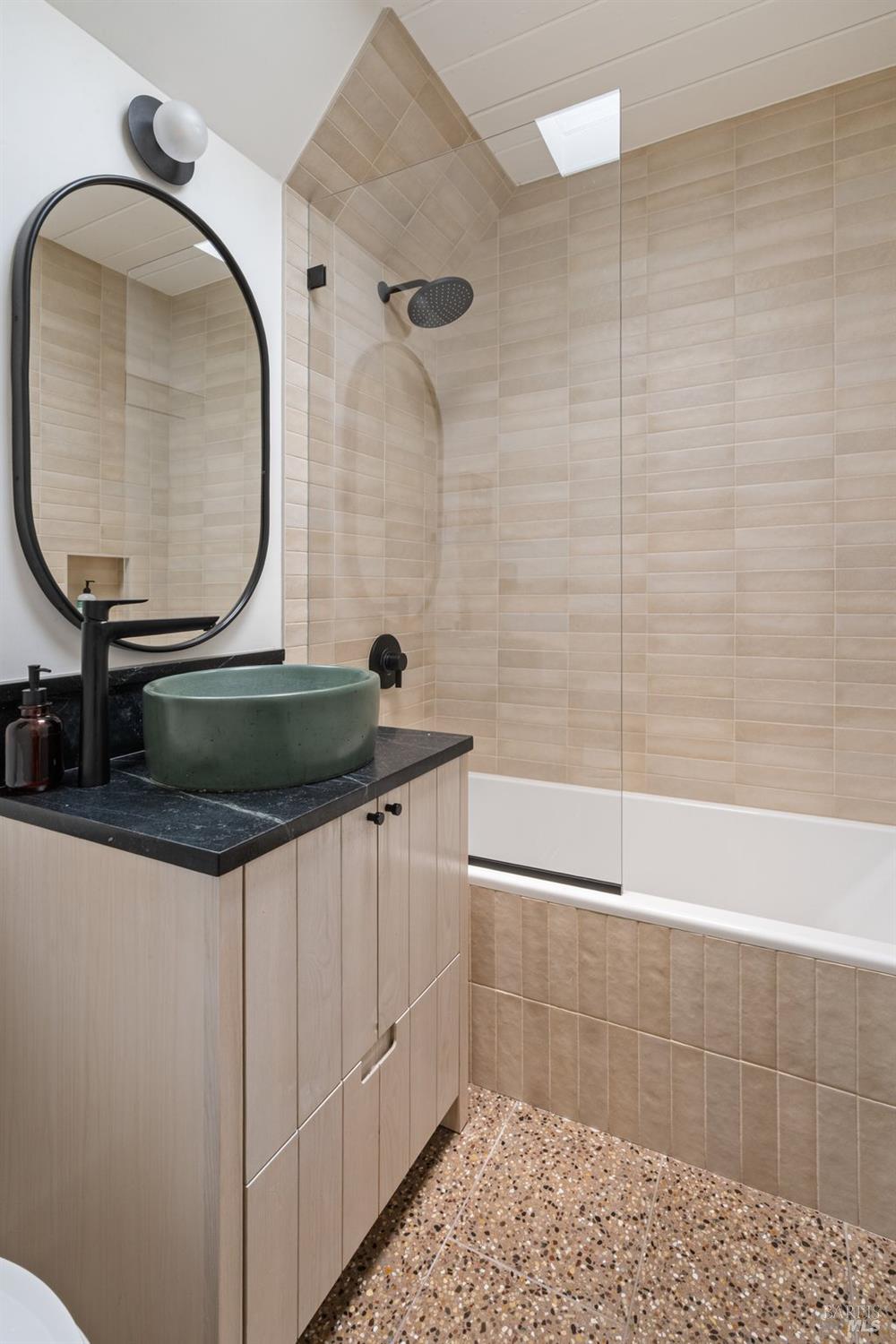 Detail Gallery Image 16 of 34 For 821 Flaxberry Ln, San Rafael,  CA 94903 - 4 Beds | 3 Baths