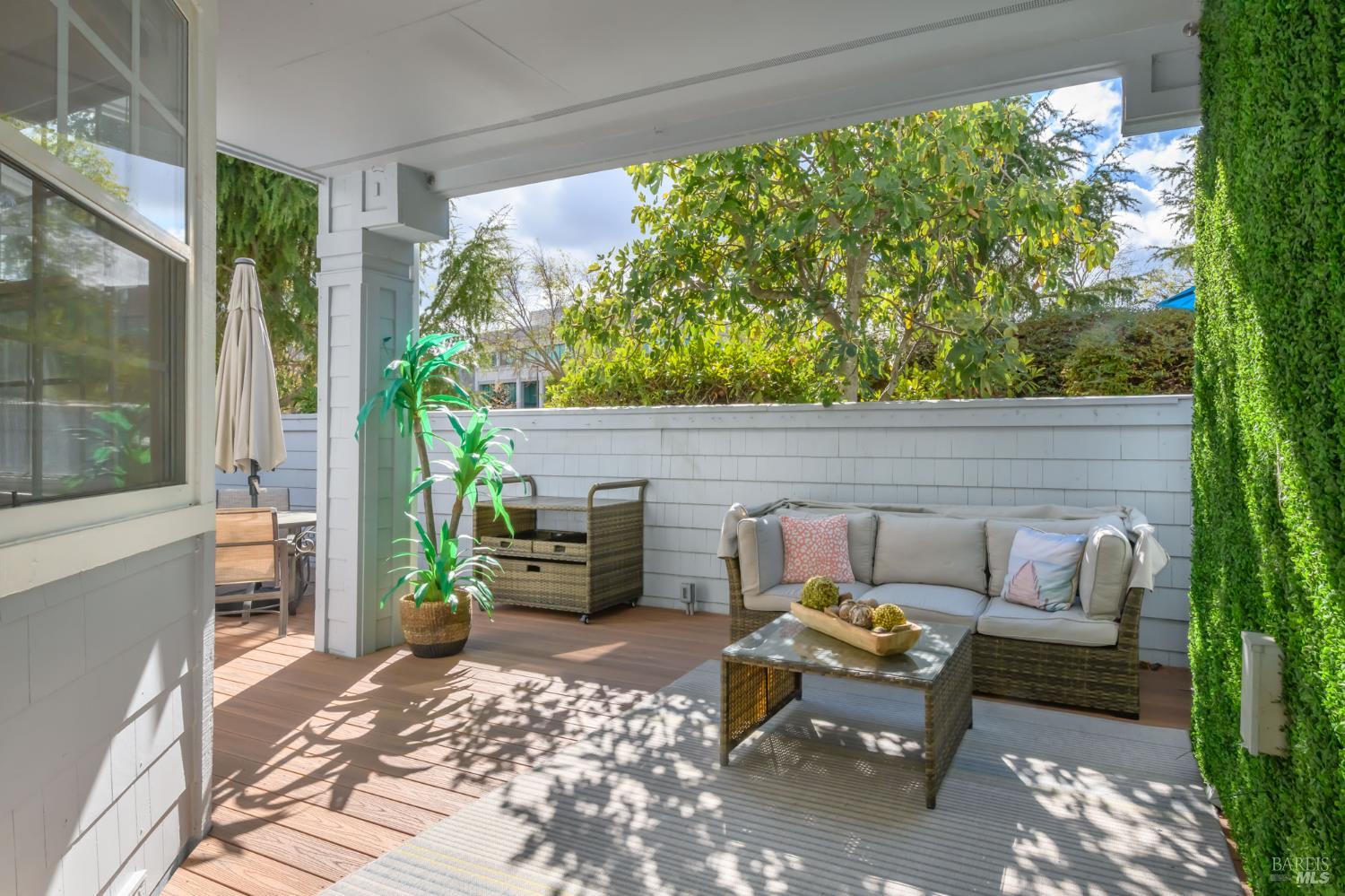 Detail Gallery Image 19 of 34 For 8 Mariners Cir, San Rafael,  CA 94903 - 2 Beds | 2 Baths