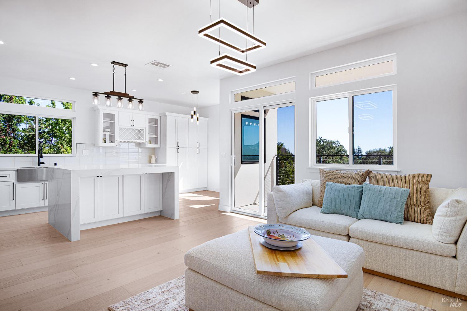Detail Gallery Image 17 of 64 For 1966 Viewpointe Cir, Santa Rosa,  CA 95403 - 6 Beds | 5/1 Baths