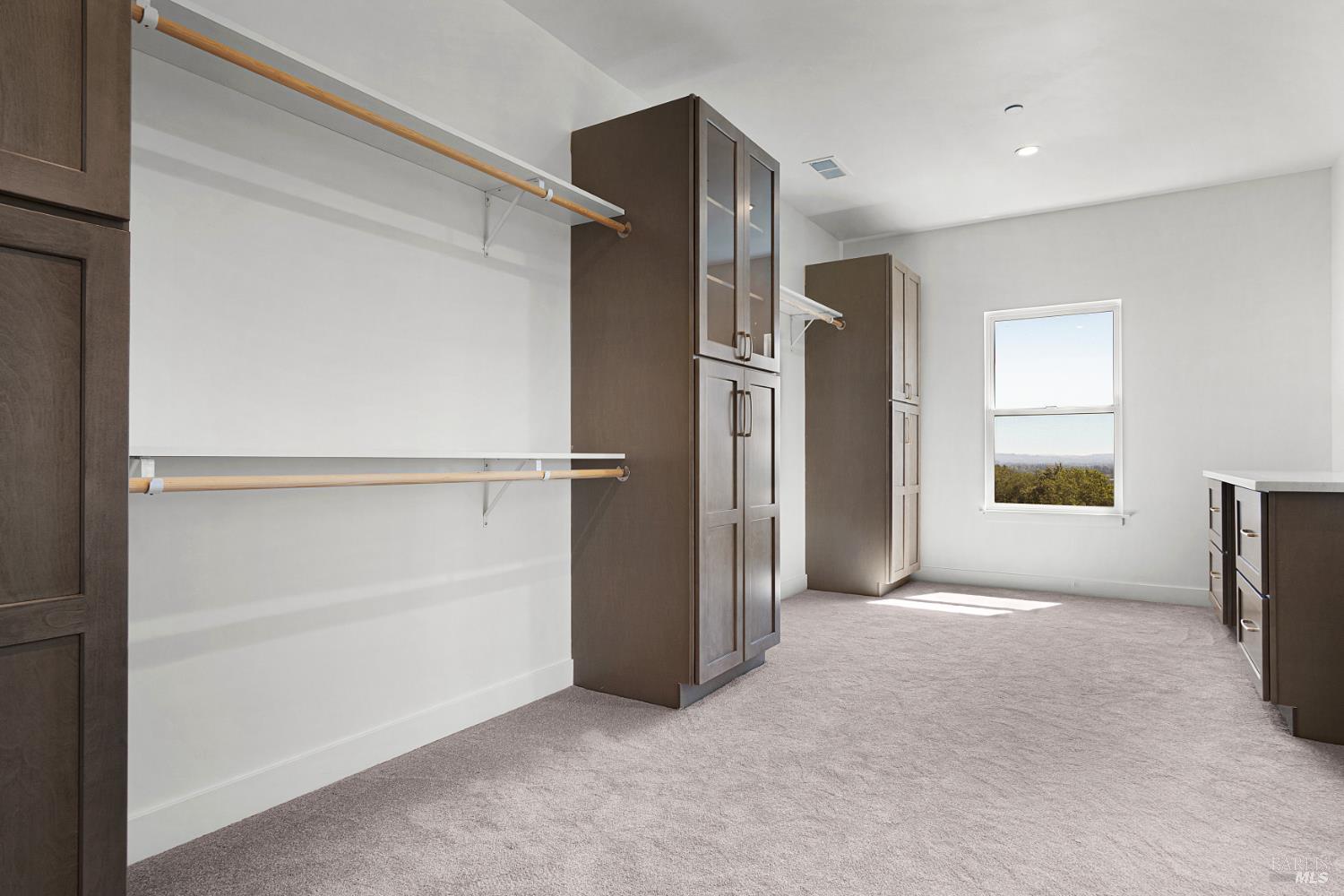 Detail Gallery Image 35 of 64 For 1966 Viewpointe Cir, Santa Rosa,  CA 95403 - 6 Beds | 5/1 Baths