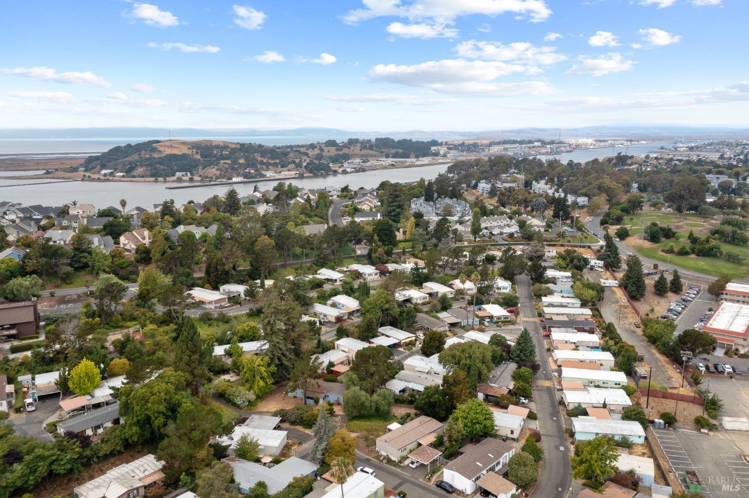 Detail Gallery Image 4 of 43 For 175 Freida Cir, Vallejo,  CA 94590 - 2 Beds | 2 Baths
