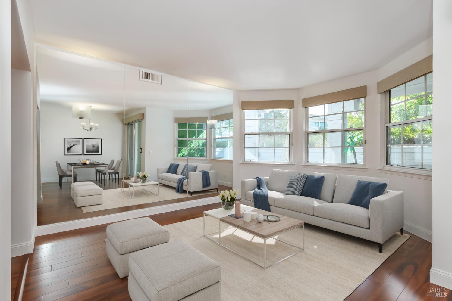 Detail Gallery Image 4 of 34 For 8 Mariners Cir, San Rafael,  CA 94903 - 2 Beds | 2 Baths
