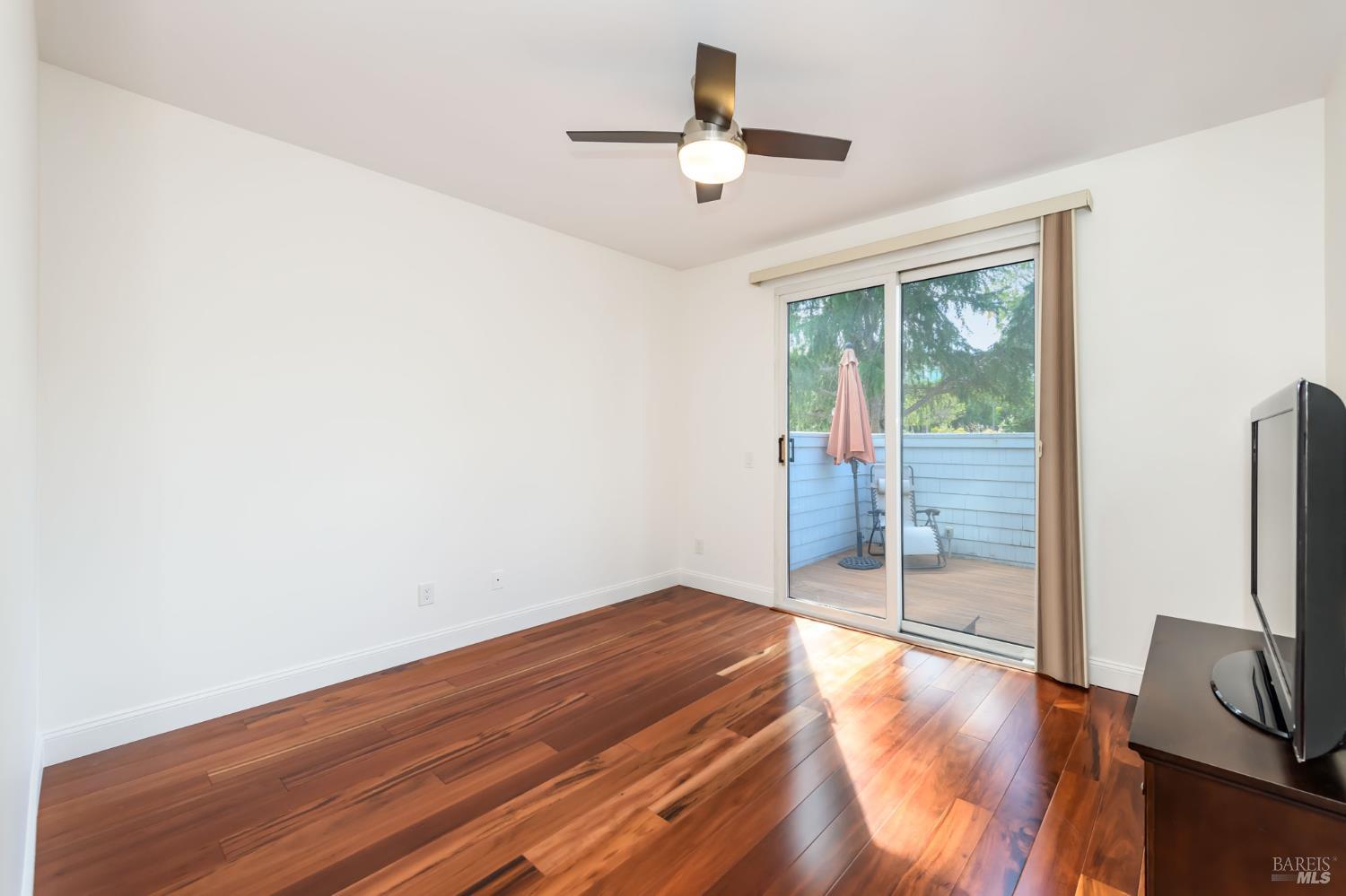 Detail Gallery Image 31 of 34 For 8 Mariners Cir, San Rafael,  CA 94903 - 2 Beds | 2 Baths