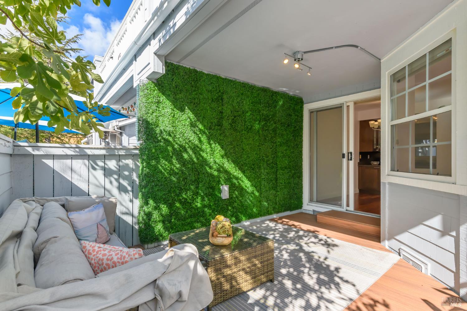 Detail Gallery Image 21 of 34 For 8 Mariners Cir, San Rafael,  CA 94903 - 2 Beds | 2 Baths