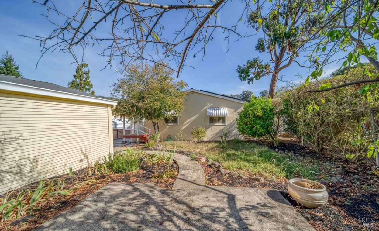 Detail Gallery Image 17 of 20 For 8125 Earl St, Oakland,  CA 94605 - 2 Beds | 2 Baths