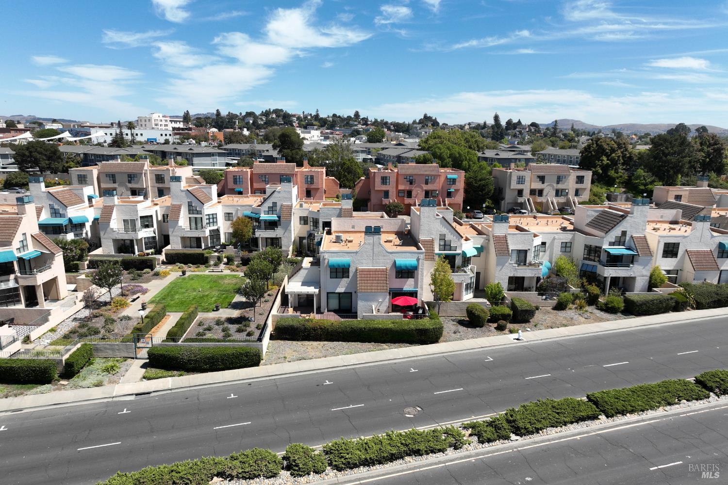 Detail Gallery Image 32 of 35 For 167 Nantucket Ln, Vallejo,  CA 94590 - 2 Beds | 2/1 Baths