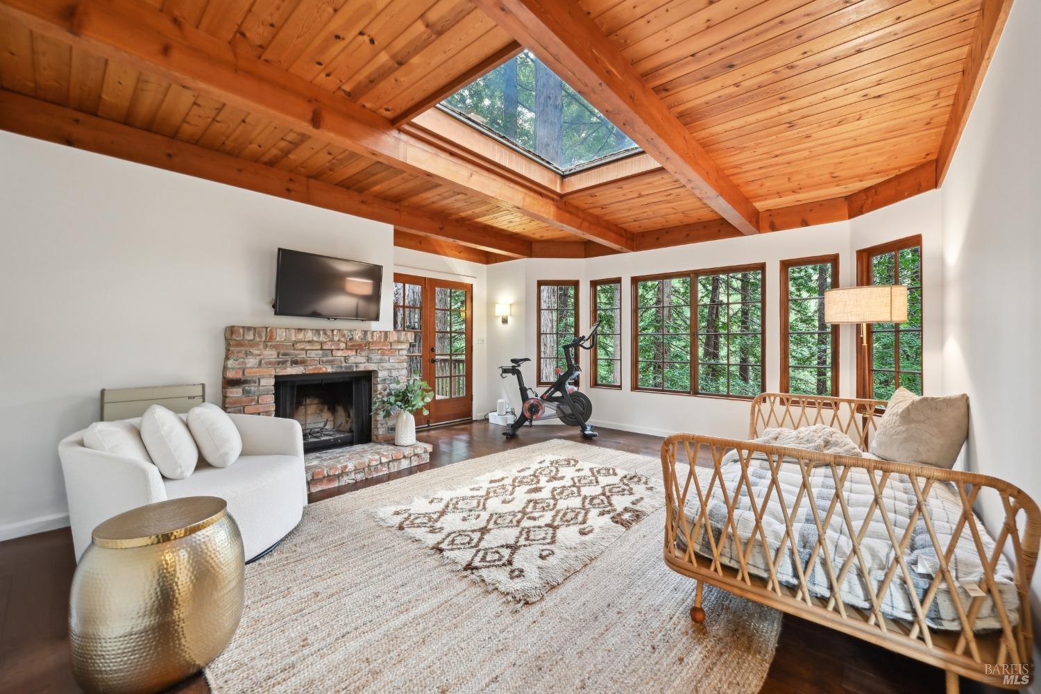 Detail Gallery Image 18 of 35 For 4 Wainwright Pl, Mill Valley,  CA 94941 - 4 Beds | 2/1 Baths
