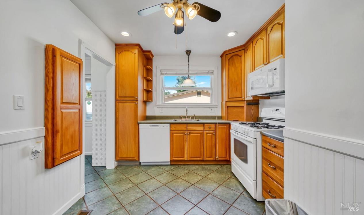 Detail Gallery Image 7 of 20 For 8125 Earl St, Oakland,  CA 94605 - 2 Beds | 2 Baths