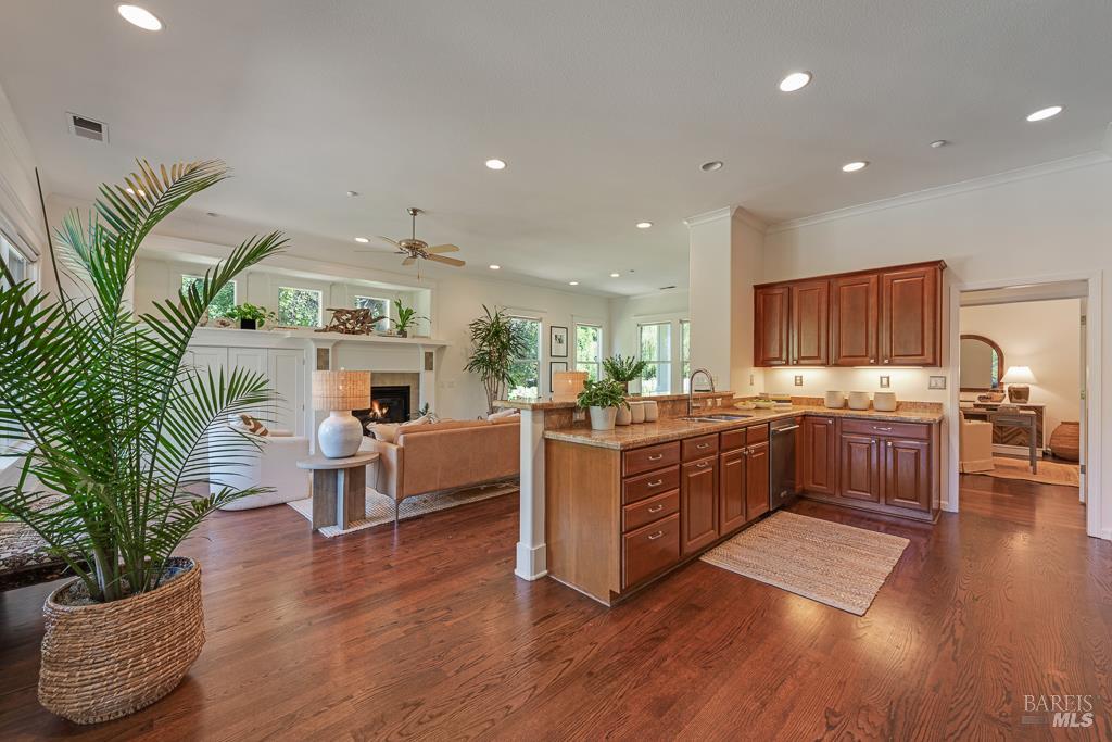 Detail Gallery Image 12 of 53 For 754 First St, Sebastopol,  CA 95472 - 3 Beds | 3 Baths